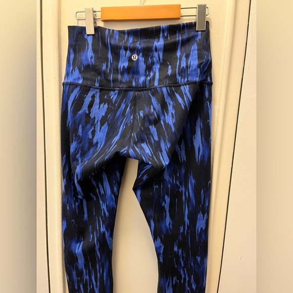 Lululemon Wunder Under Crop - Picture 3 of 5